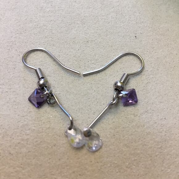 Shopeunoia Boutique Jewelry - Silver Cute Little Crystals Earrings